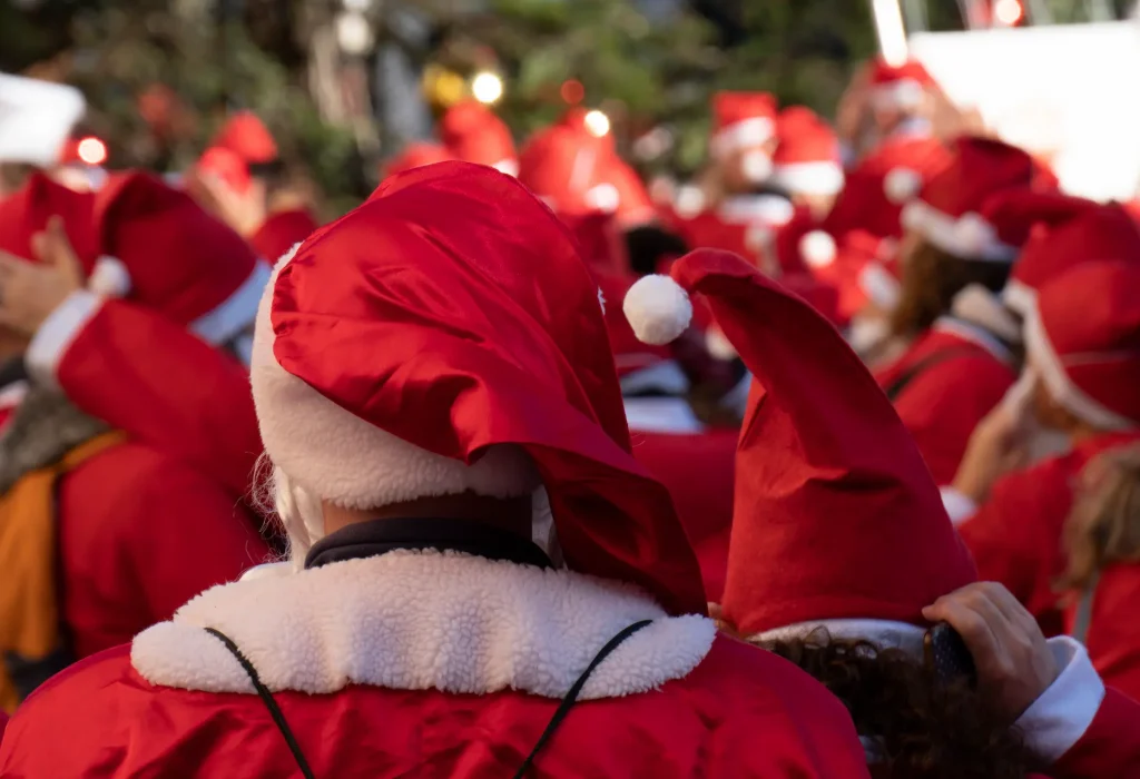 genoa-italy-december-22-2019-traditional-santa-claus-walk
