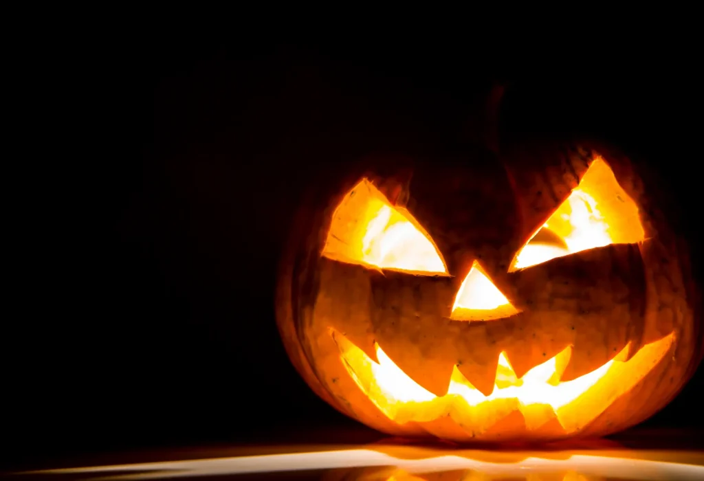 halloween-pumpkin-with-light-inside-black-background